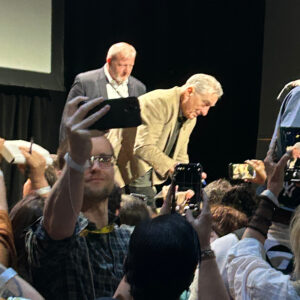 Robert Deniro signing autographs